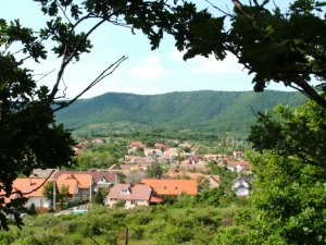 Cserkút a Jakab-hegy lábánál